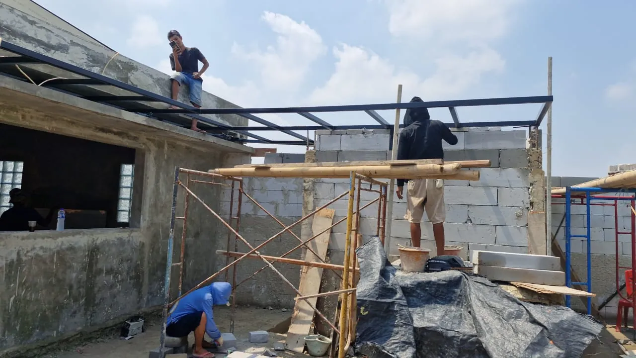 Pemasangan rangka kanopi